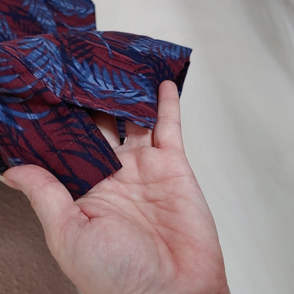 Van Heusen Men's Size Large Tall 16.5-17 Short Sleeved, Split Hem Buttondown NWT - Picture 3 of 9